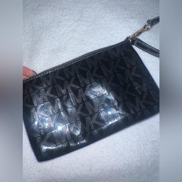 Michael kors wristlet - Picture 5 of 6